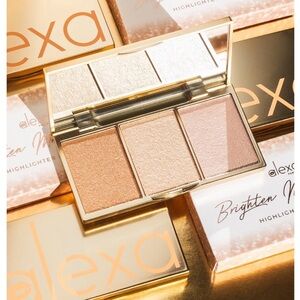 Alexa Persico Brighten Me Baby Highlighter Palette.  New in Box